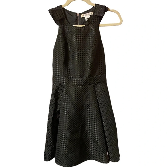 BCBGENERATION PLEATED SKATER DRESS - Picture 4 of 8